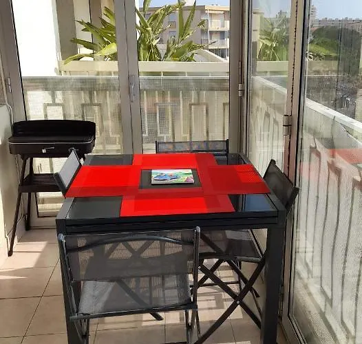 Studio type T1 avec parking et cave à 600 m de la plage