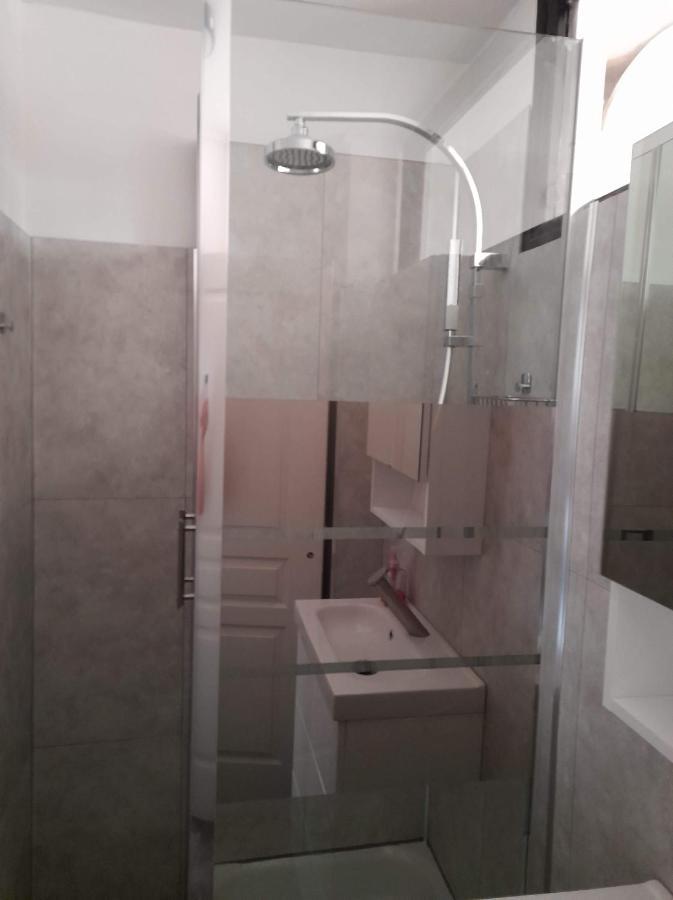 Appartement Type T1 Avec Parking Et Cave à 600 M De La