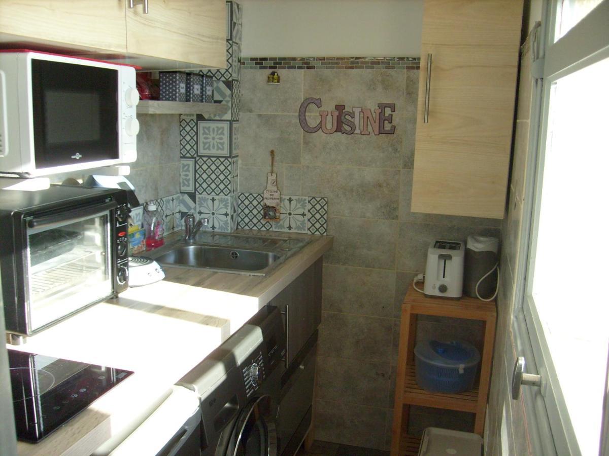 Appartement Type T1 Avec Parking Et Cave à 600 M De La Fréjus